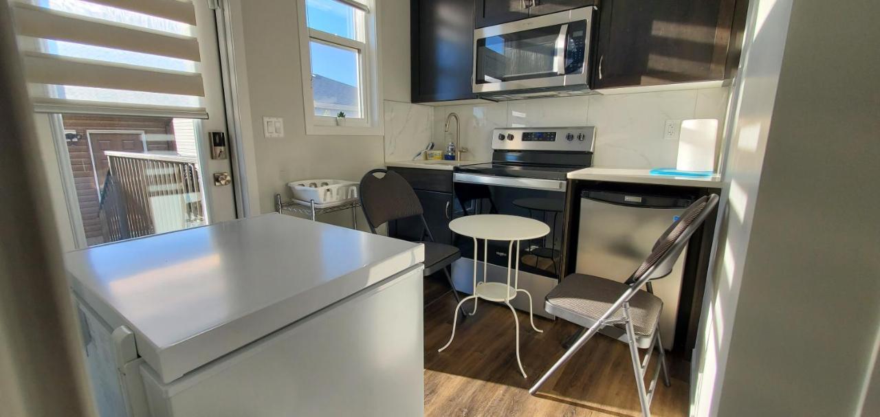 Delightful 1-Bedroom Private Suite In A New Home Calgary Extérieur photo