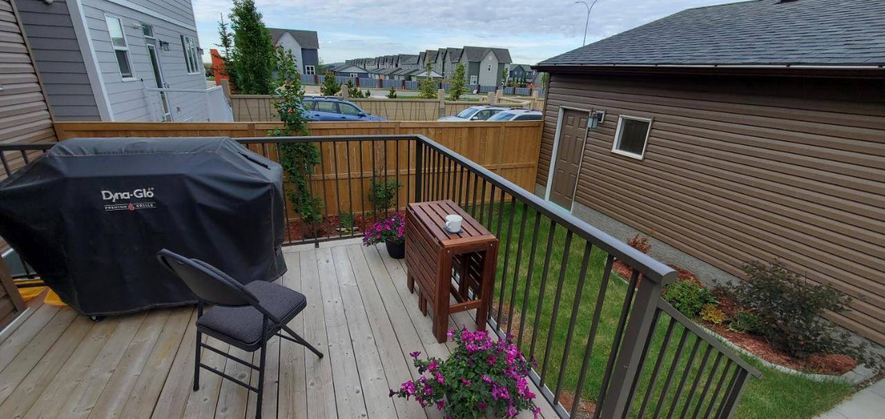 Delightful 1-Bedroom Private Suite In A New Home Calgary Extérieur photo
