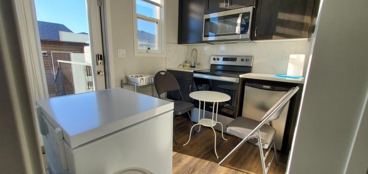 Delightful 1-Bedroom Private Suite In A New Home Calgary Extérieur photo