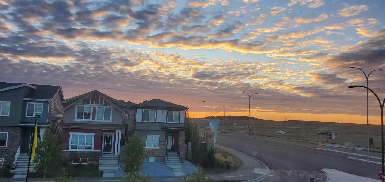Delightful 1-Bedroom Private Suite In A New Home Calgary Extérieur photo