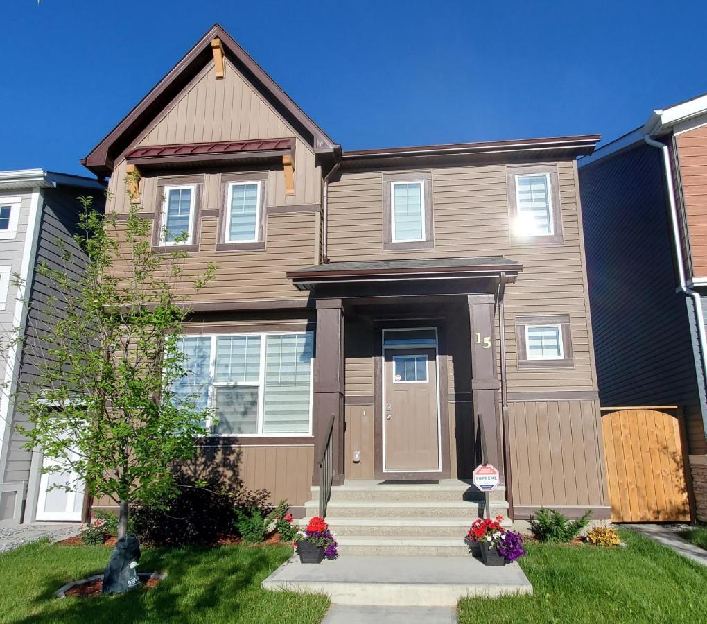 Delightful 1-Bedroom Private Suite In A New Home Calgary Extérieur photo